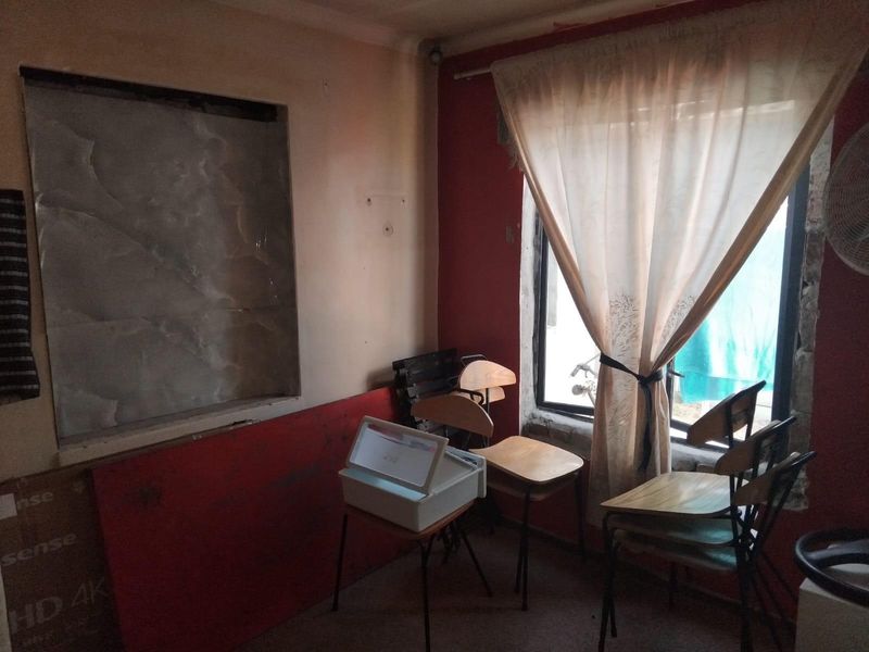 3 Bedroom Corner House with Unfinished Granny flat For Sale in Old Pelican Park - Photo 9