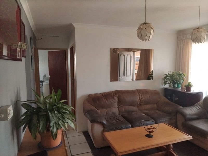 3 Bedroom Corner House with Unfinished Granny flat For Sale in Old Pelican Park - Photo 6