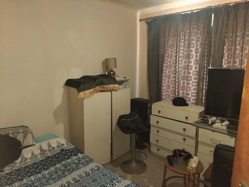 3 Bedroom Corner House with Unfinished Granny flat For Sale in Old Pelican Park - Photo 10