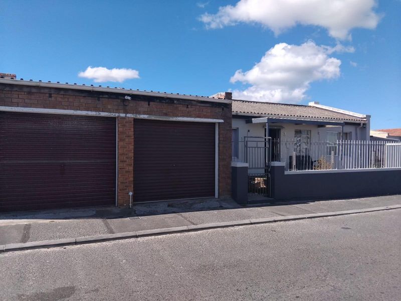 3 Bedroom Corner House with Unfinished Granny flat For Sale in Old Pelican Park - Photo 2