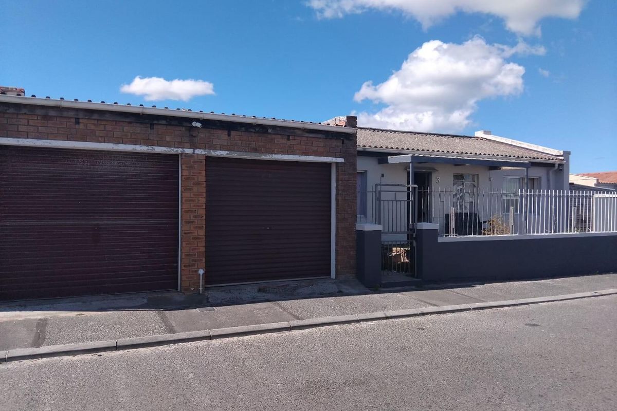 3 Bedroom Corner House with Unfinished Granny flat For Sale in Old Pelican Park - Photo 2