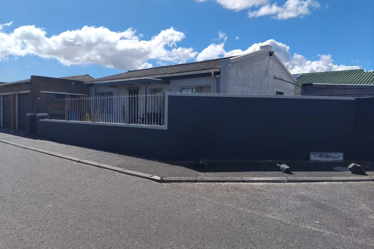 3 Bedroom Corner House with Unfinished Granny flat For Sale in Old Pelican Park - Photo 3