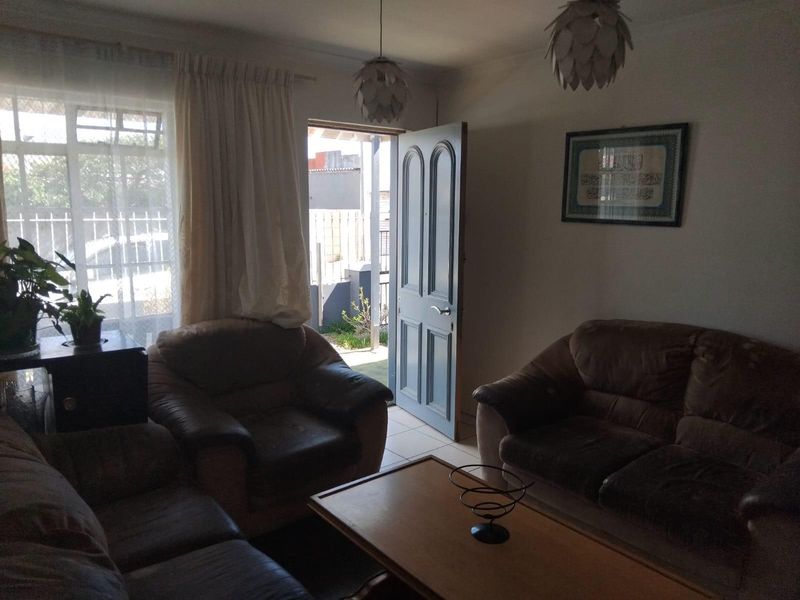 3 Bedroom Corner House with Unfinished Granny flat For Sale in Old Pelican Park - Photo 4