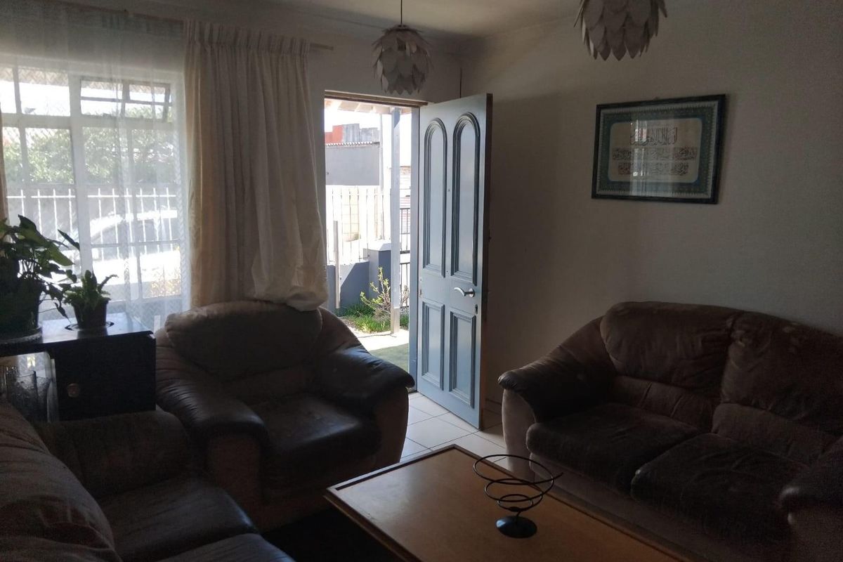 3 Bedroom Corner House with Unfinished Granny flat For Sale in Old Pelican Park - Photo 4