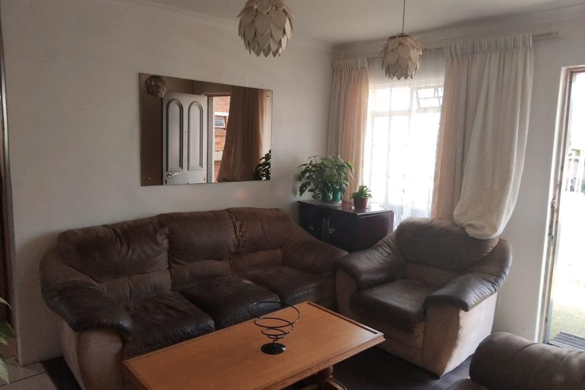 3 Bedroom Corner House with Unfinished Granny flat For Sale in Old Pelican Park - Photo 5