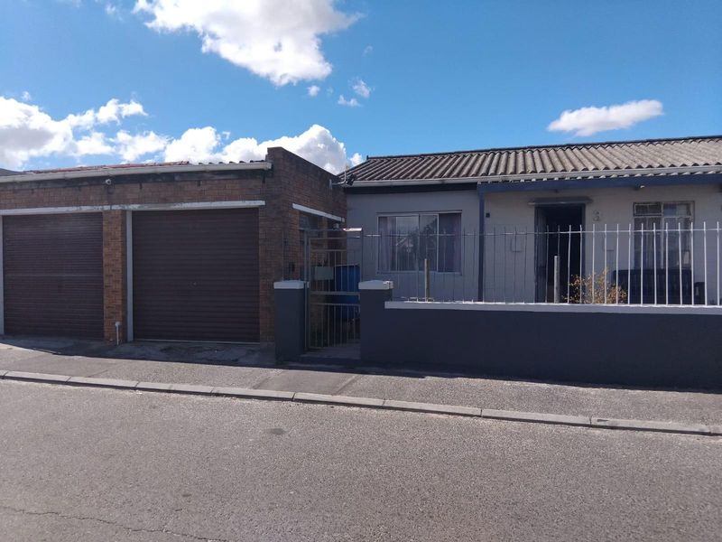 3 Bedroom Corner House with Unfinished Granny flat For Sale in Old Pelican Park - Photo 1