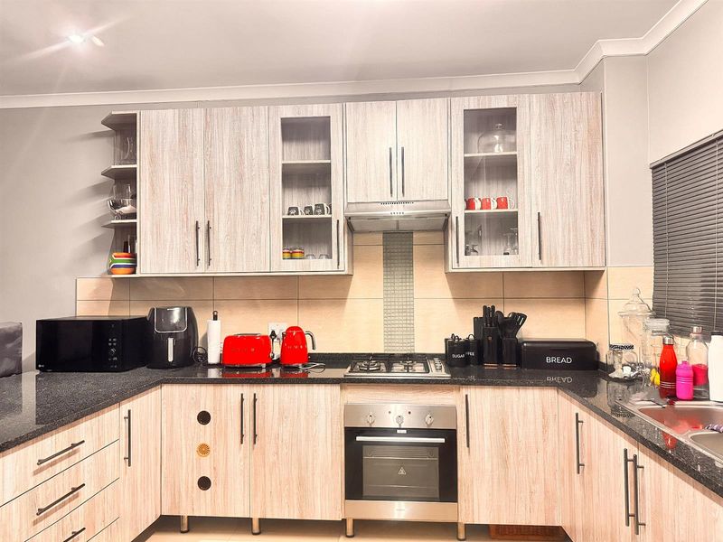 Contemporary Style. Peace of Mind. Perfectly Positioned for Everyday Living. - Photo 9