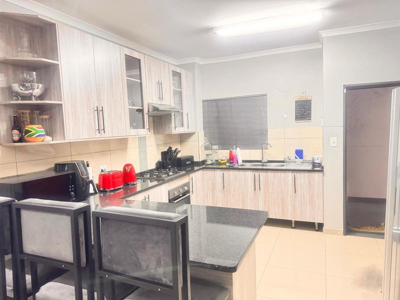 Contemporary Style. Peace of Mind. Perfectly Positioned for Everyday Living. - Photo 8