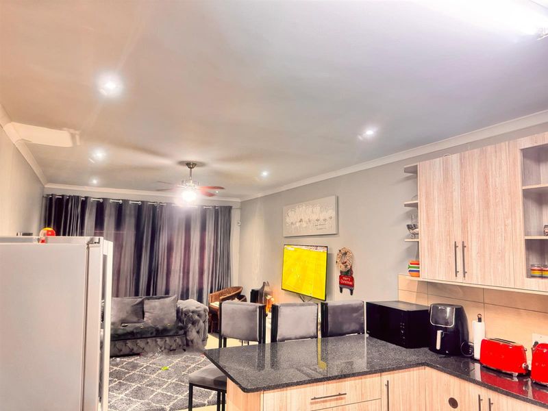 Contemporary Style. Peace of Mind. Perfectly Positioned for Everyday Living. - Photo 7