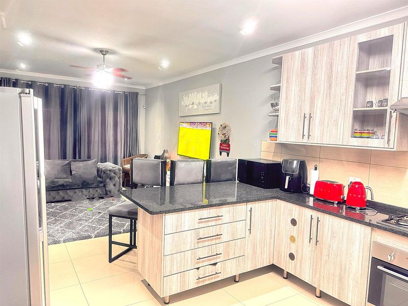 Contemporary Style. Peace of Mind. Perfectly Positioned for Everyday Living. - Photo 6