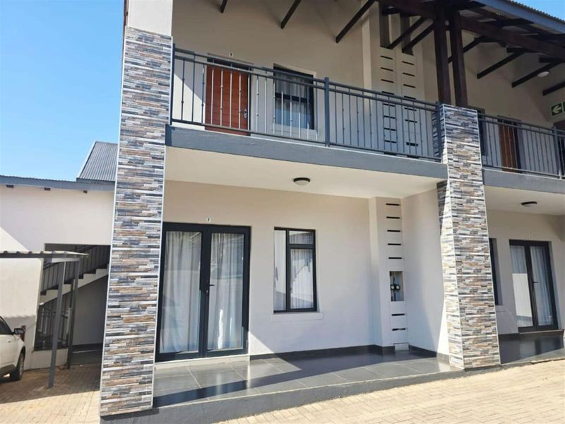 Contemporary Style. Peace of Mind. Perfectly Positioned for Everyday Living. - Photo 1