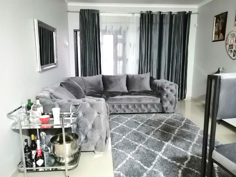 Contemporary Style. Peace of Mind. Perfectly Positioned for Everyday Living. - Photo 2