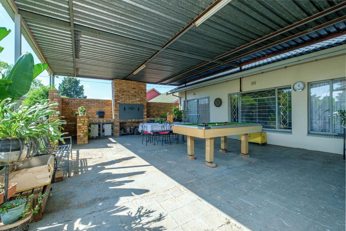 Four Bedroom Family Home For Sale In Witpoortjie - Photo 2