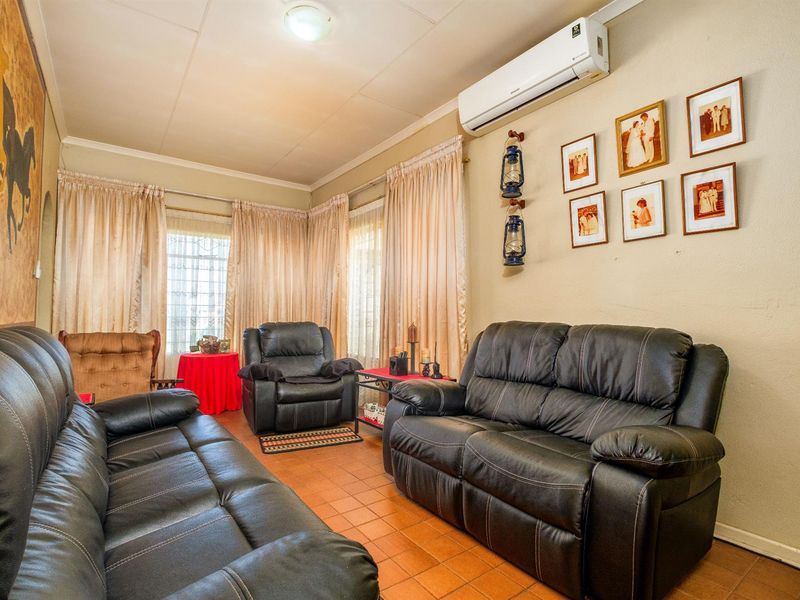 Four Bedroom Family Home For Sale In Witpoortjie - Photo 5