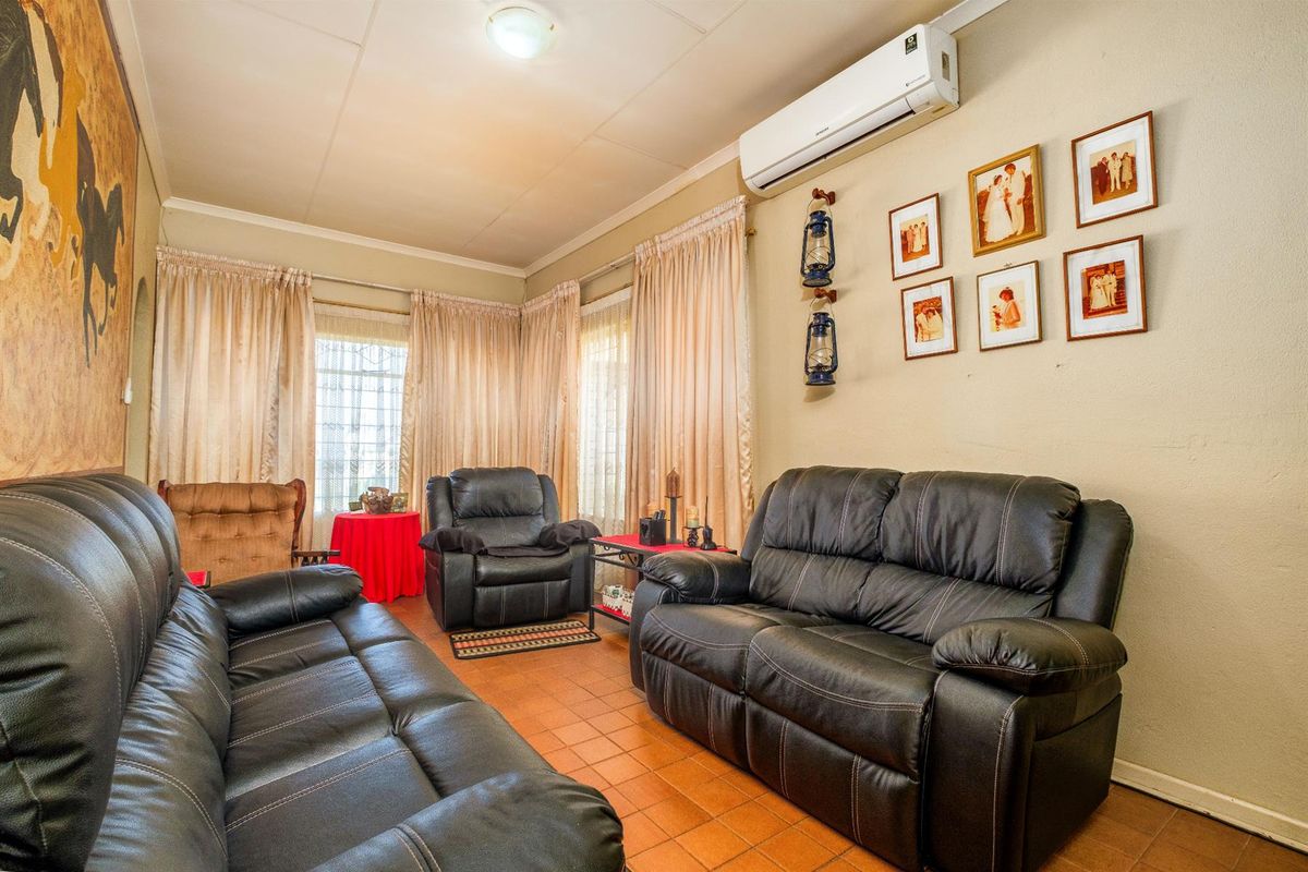 Four Bedroom Family Home For Sale In Witpoortjie - Photo 5