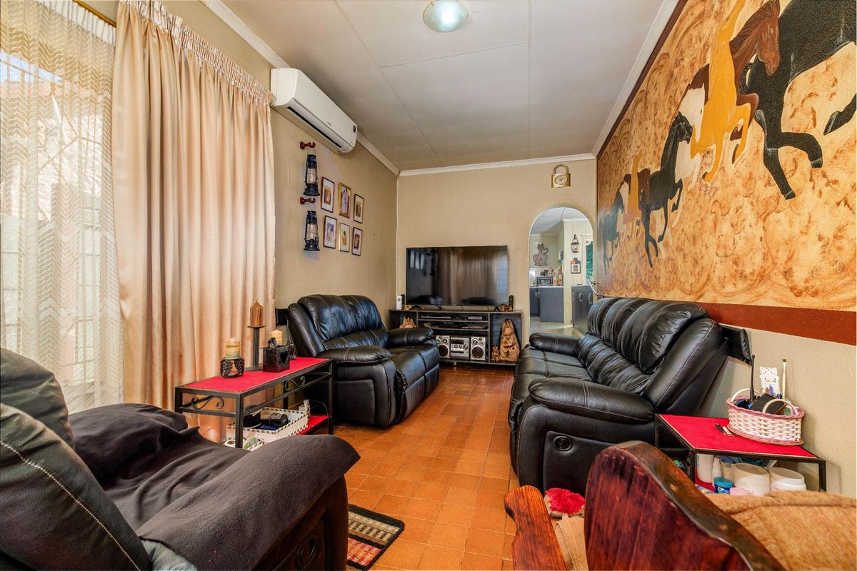 Four Bedroom Family Home For Sale In Witpoortjie - Photo 4