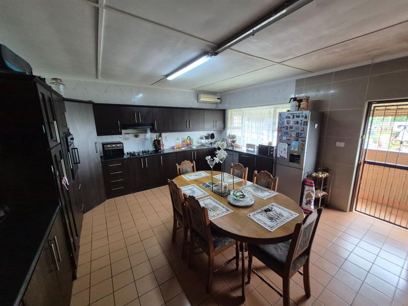 House with rental income Flats For Sale in Bluff, Durban, KwaZulu Natal - Photo 8