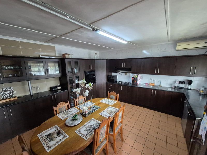 House with rental income Flats For Sale in Bluff, Durban, KwaZulu Natal - Photo 6