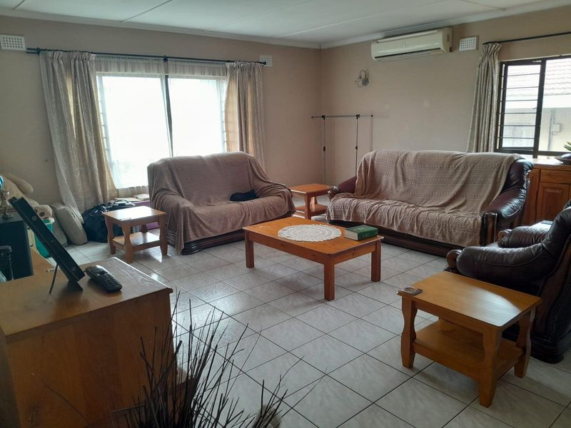 House with rental income Flats For Sale in Bluff, Durban, KwaZulu Natal - Photo 9