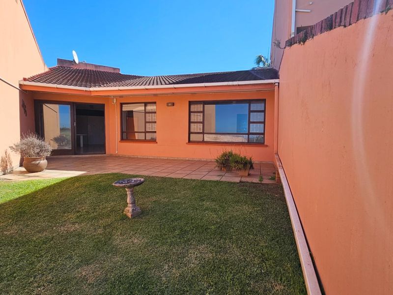 Pet Friendly, Ground Floor, Three Bedroom Townhouse with Sea Views - Photo 3