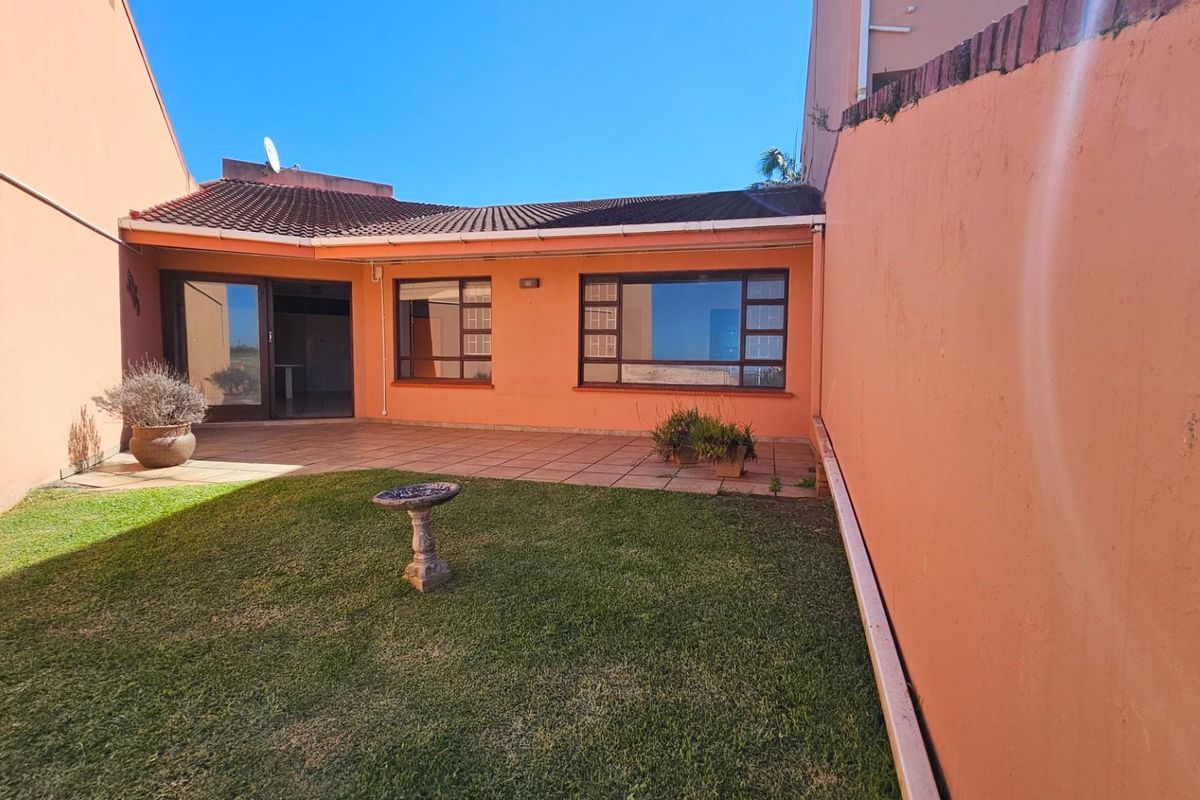 Pet Friendly, Ground Floor, Three Bedroom Townhouse with Sea Views - Photo 3