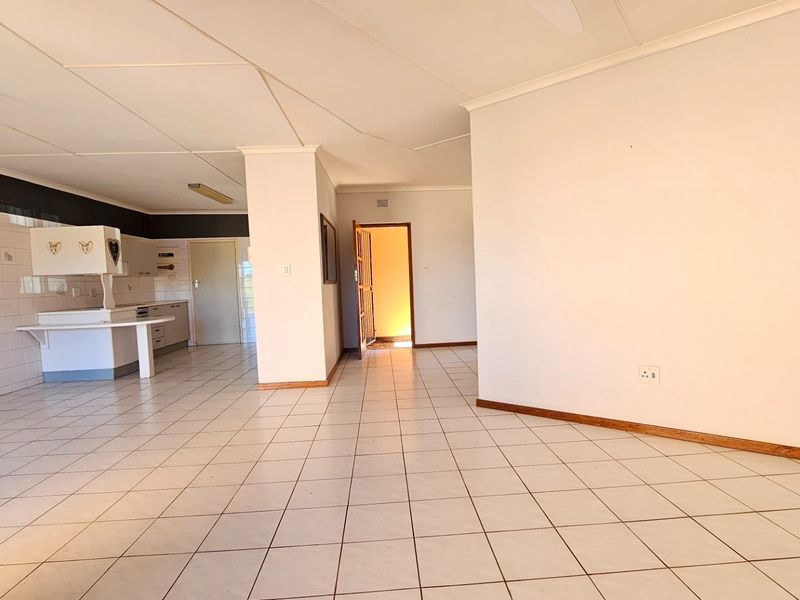 Pet Friendly, Ground Floor, Three Bedroom Townhouse with Sea Views - Photo 8