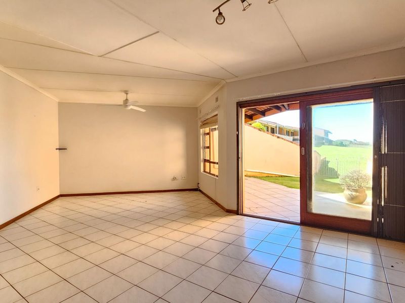 Pet Friendly, Ground Floor, Three Bedroom Townhouse with Sea Views - Photo 5