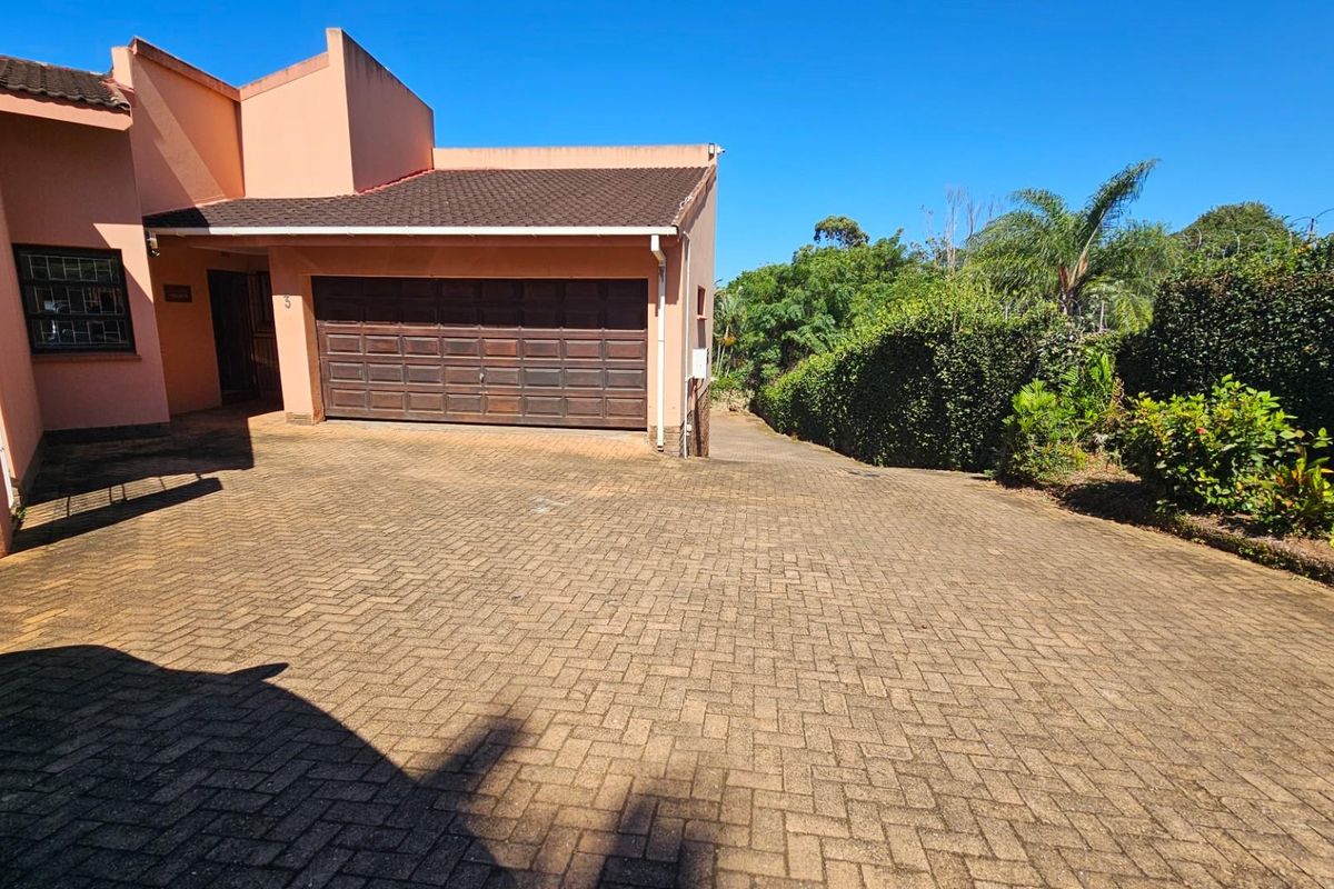 Pet Friendly, Ground Floor, Three Bedroom Townhouse with Sea Views - Photo 4