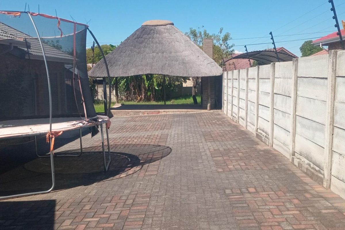 House To Rent in Pioneer Park, Newcastle, KwaZulu Natal - Photo 2