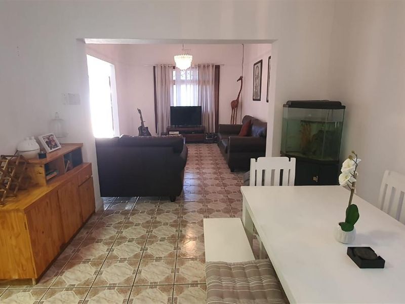 Lovely Solid Family Home with Separate Entrance Flat - Photo 8