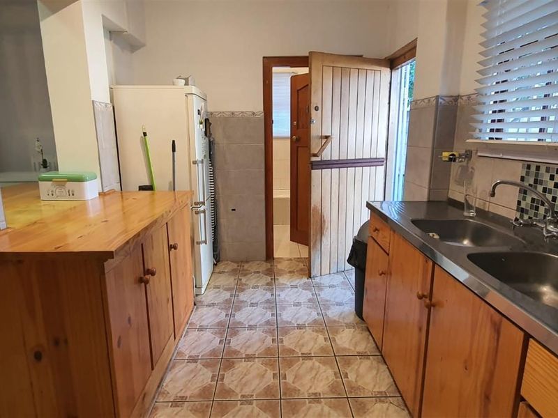 Lovely Solid Family Home with Separate Entrance Flat - Photo 6