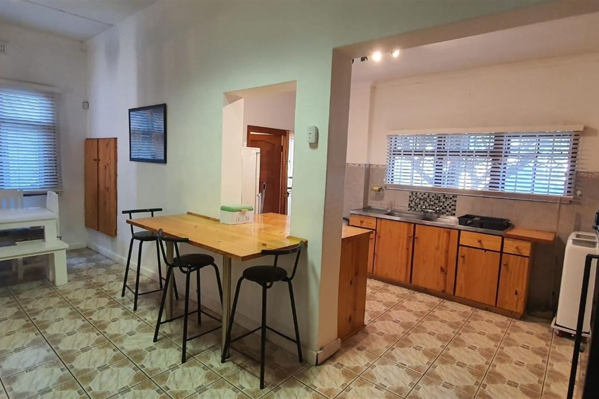 Lovely Solid Family Home with Separate Entrance Flat - Photo 5