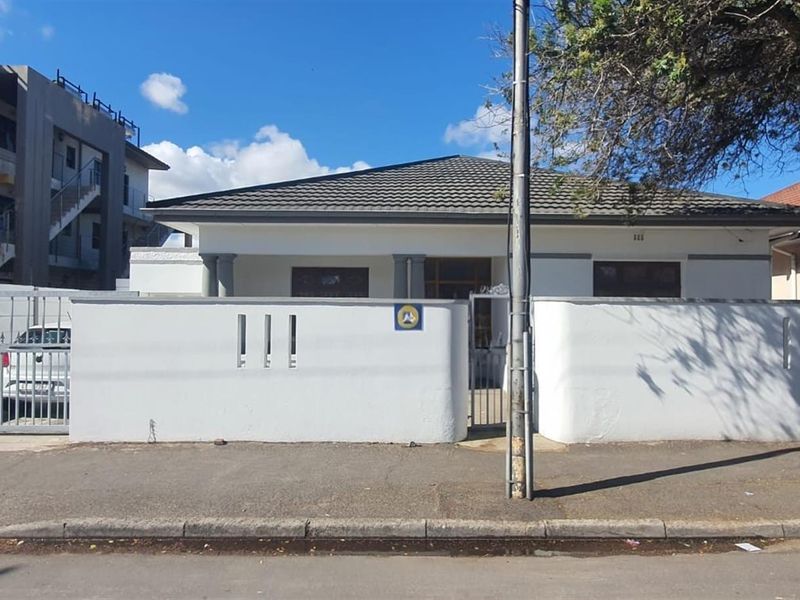 Lovely Solid Family Home with Separate Entrance Flat - Photo 1