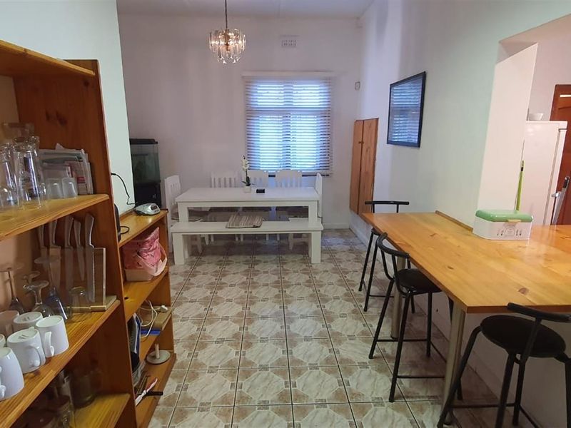 Lovely Solid Family Home with Separate Entrance Flat - Photo 4