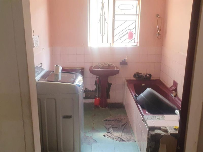 2 Bedroom House For Sale In Dube,Soweto - Photo 6