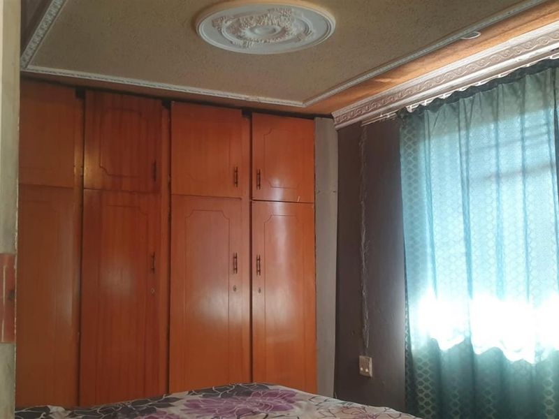 2 Bedroom House For Sale In Dube,Soweto - Photo 9