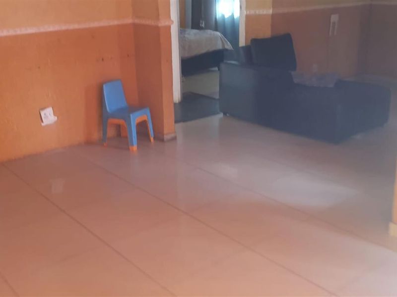 2 Bedroom House For Sale In Dube,Soweto - Photo 4