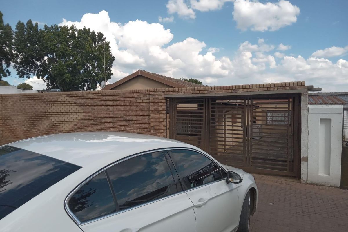 2 Bedroom House For Sale In Dube,Soweto - Photo 3