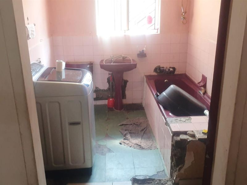 2 Bedroom House For Sale In Dube,Soweto - Photo 5