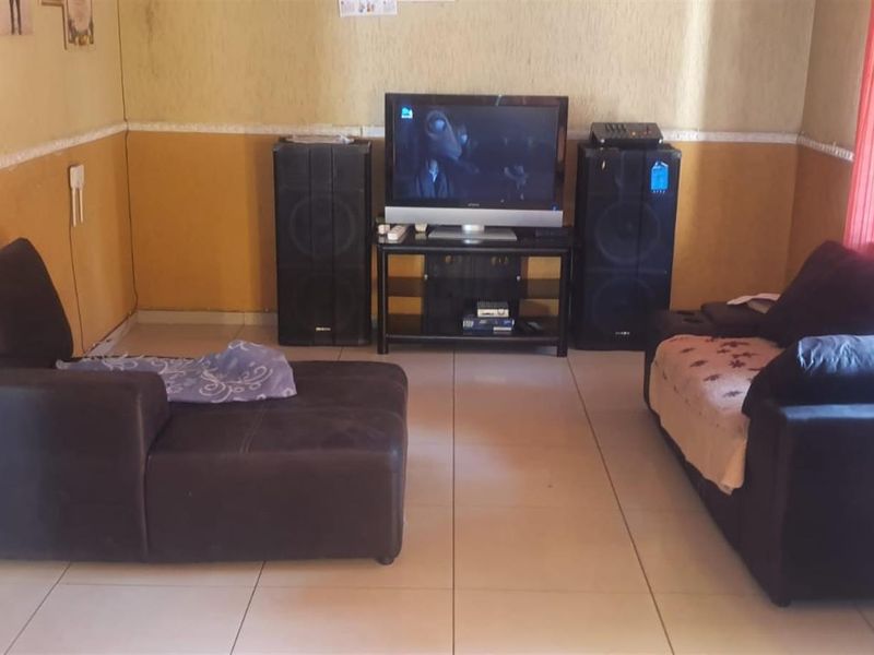 2 Bedroom House For Sale In Dube,Soweto - Photo 8