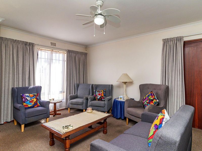 Beautifully kept, Move-In Ready Home in a Peaceful Crescent - Photo 7
