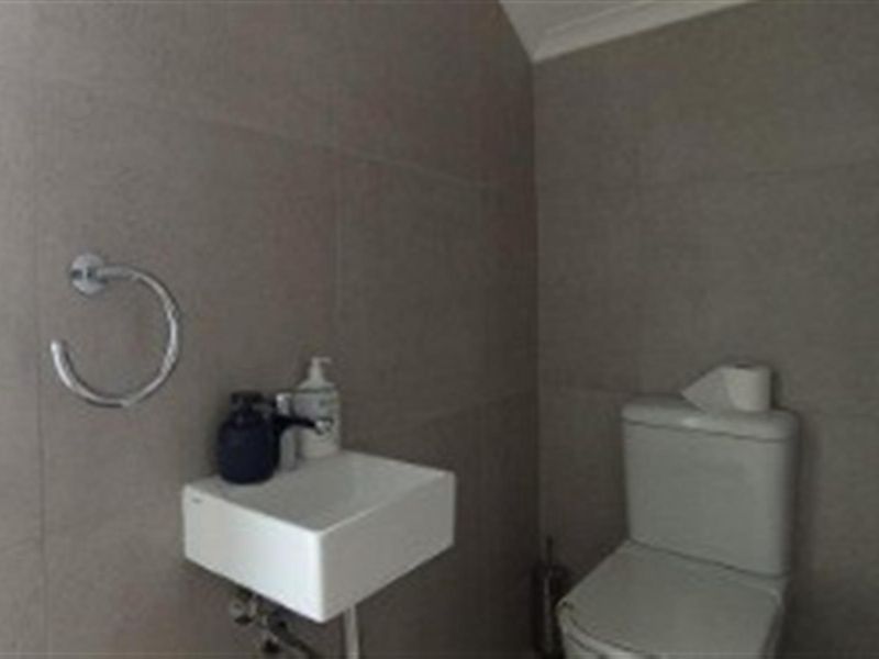 Penthouse double storey 3 bedroom Apartment For Sale in Carlswarld, Midrand - Photo 6