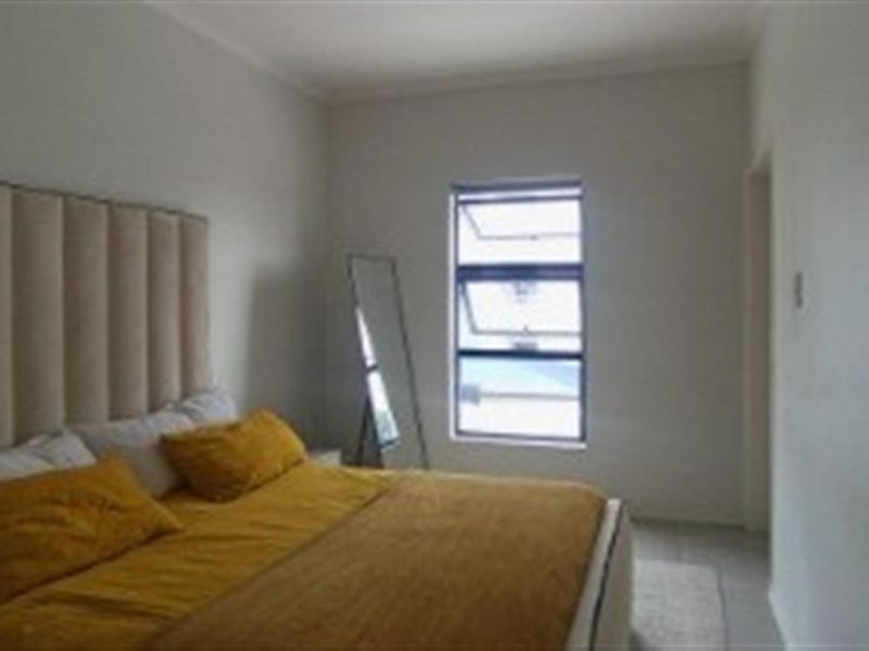 Penthouse double storey 3 bedroom Apartment For Sale in Carlswarld, Midrand - Photo 10