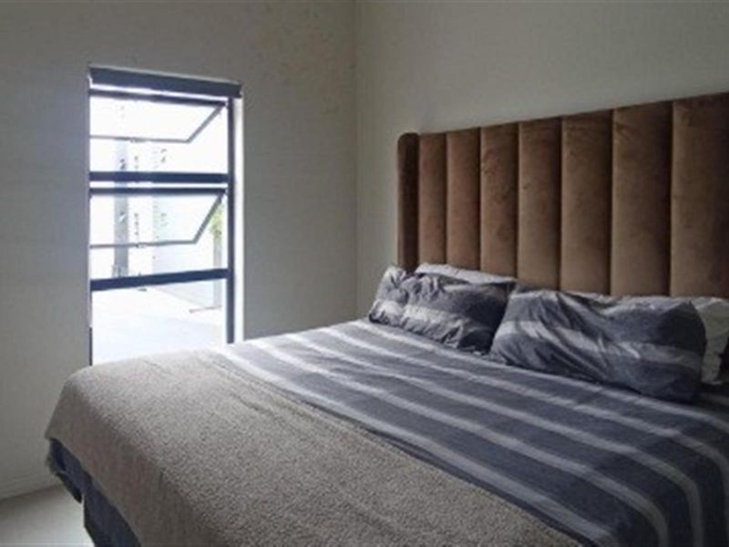 Penthouse double storey 3 bedroom Apartment For Sale in Carlswarld, Midrand - Photo 9