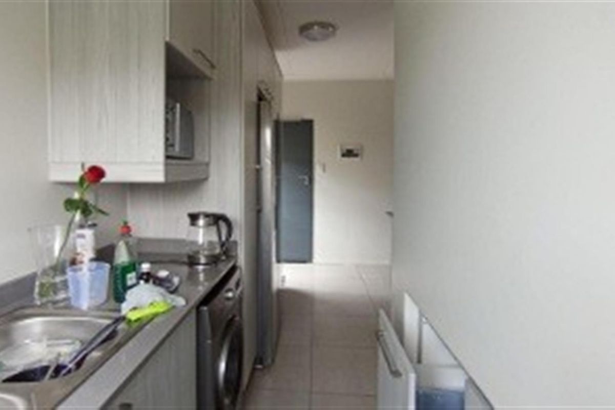 Penthouse double storey 3 bedroom Apartment For Sale in Carlswarld, Midrand - Photo 2