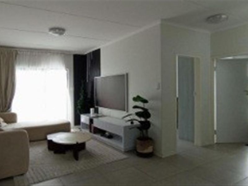 Penthouse double storey 3 bedroom Apartment For Sale in Carlswarld, Midrand - Photo 4