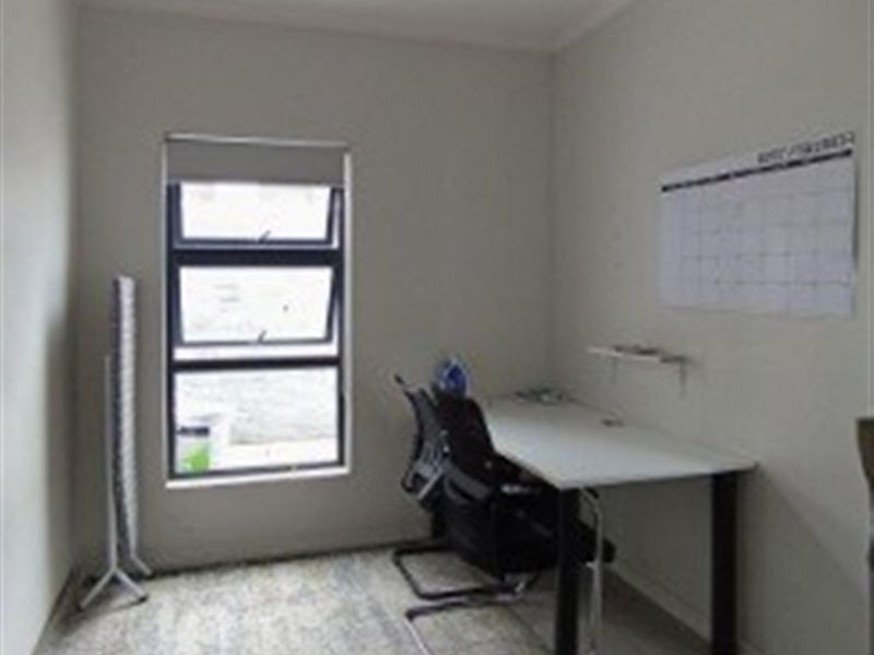 Penthouse double storey 3 bedroom Apartment For Sale in Carlswarld, Midrand - Photo 5