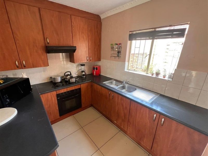 3 Bedroom Duplex For Sale in Heuwelsig Estate, Centurion - Photo 7