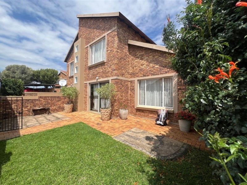 3 Bedroom Duplex For Sale in Heuwelsig Estate, Centurion - Photo 6