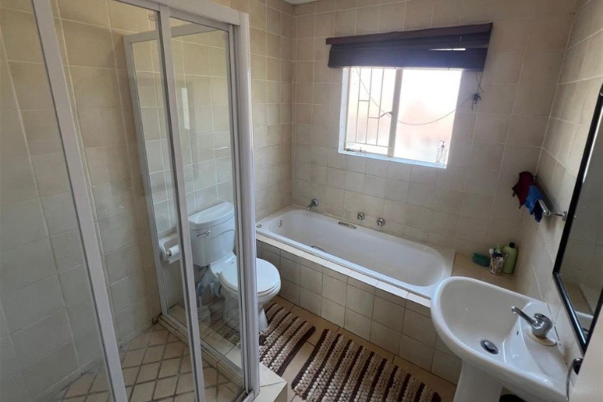3 Bedroom Duplex For Sale in Heuwelsig Estate, Centurion - Photo 4